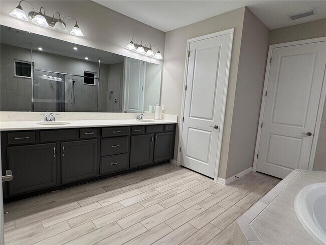 Building Photo - 7298 Bluestem Ct