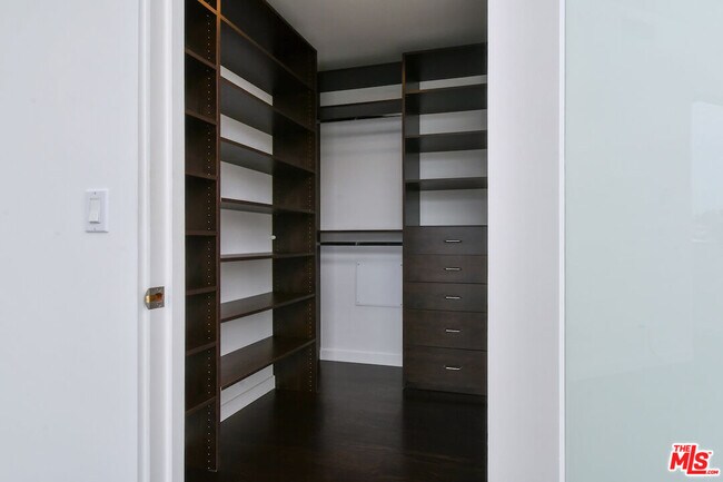 Building Photo - 11610 Ohio Ave