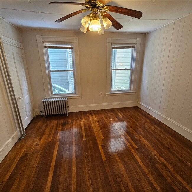 Building Photo - 384 Washington St