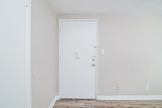 Building Photo - Midtown Point Apartments