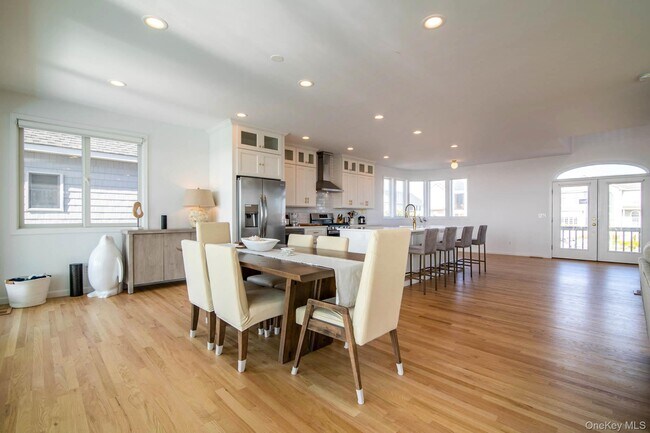 Building Photo - 675 Dune Rd