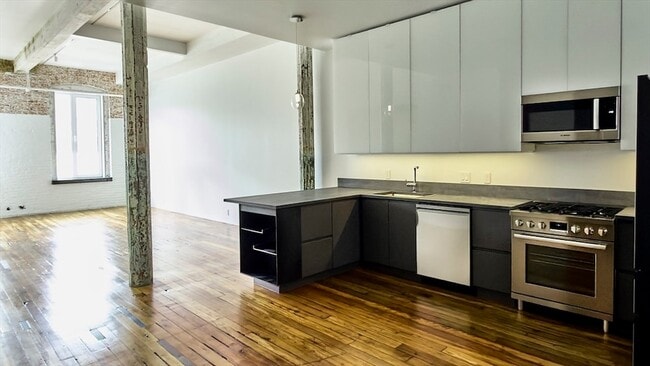 Building Photo - 520 State Rd