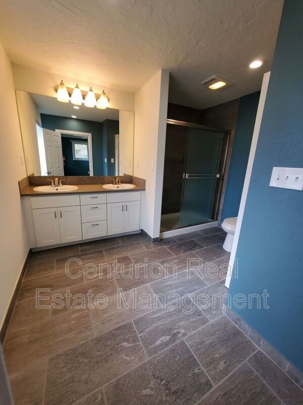 Building Photo - 1036 Queen City Blvd