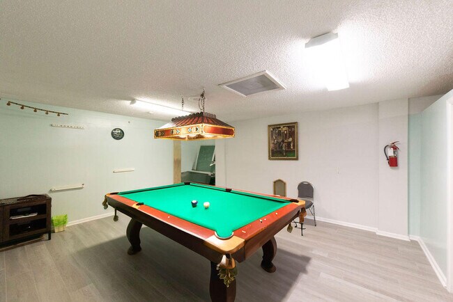 Building Photo - 18081 SE Country Club Dr
