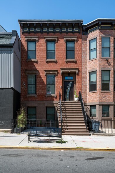 Building Photo - 782 Grand St