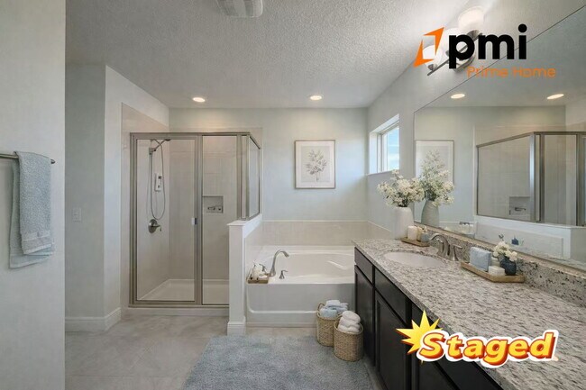 Building Photo - "Spacious Elegance Awaits: 5-Bedroom Home with 3.5 Baths in Winter Garden"