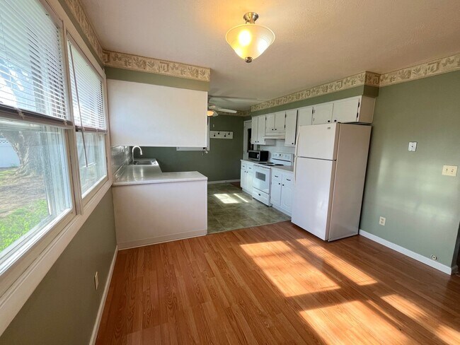 Building Photo - 3-bedroom, 1.5 bathroom unfurnished home in Saint Joseph