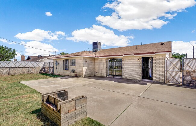 Building Photo - 5301 Marcillus Ave