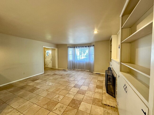 Building Photo - SPACIOUS HOME IN DESIRABLE HOT SPRINGS, 1....