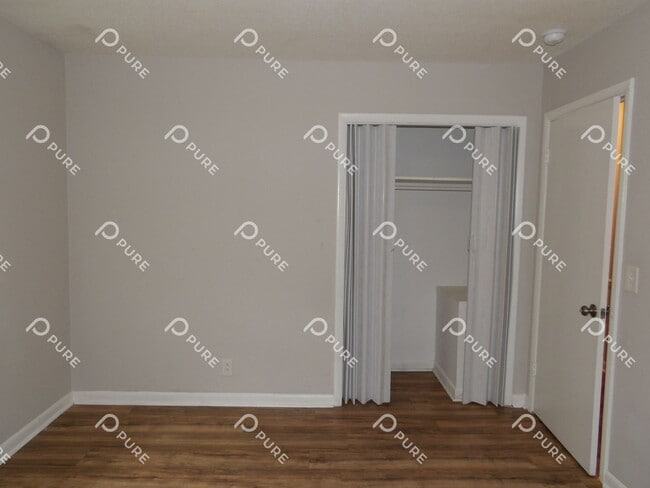 Building Photo - 3021 Deerfield!!