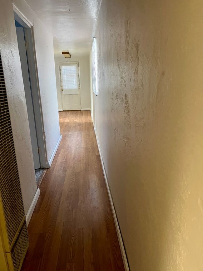 Building Photo - 2 Bedroom Home For Rent!