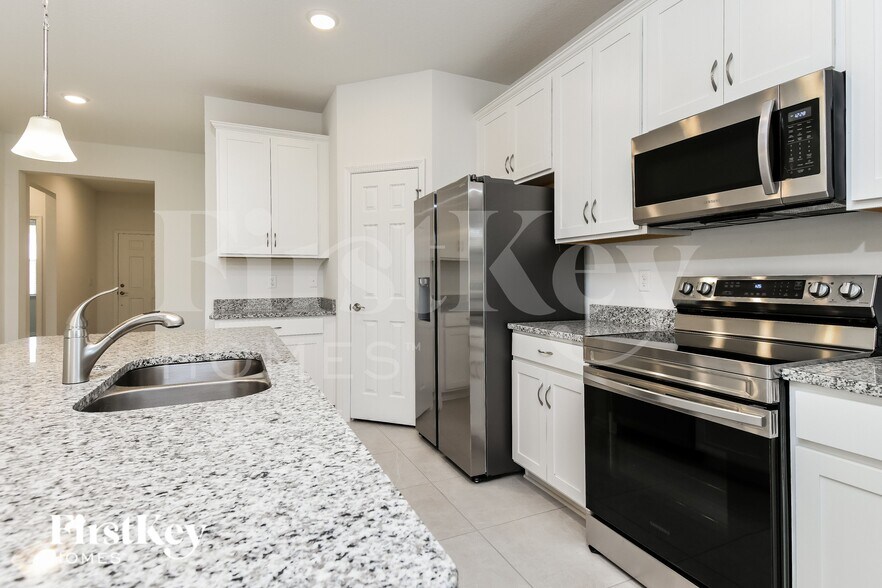 Building Photo - 1224 Spokane Pt