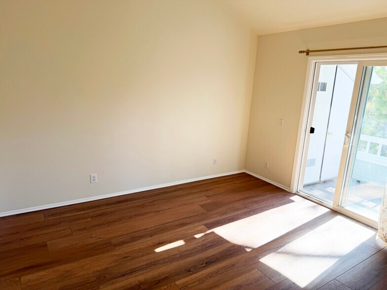 Building Photo - 7602 Hollister Ave