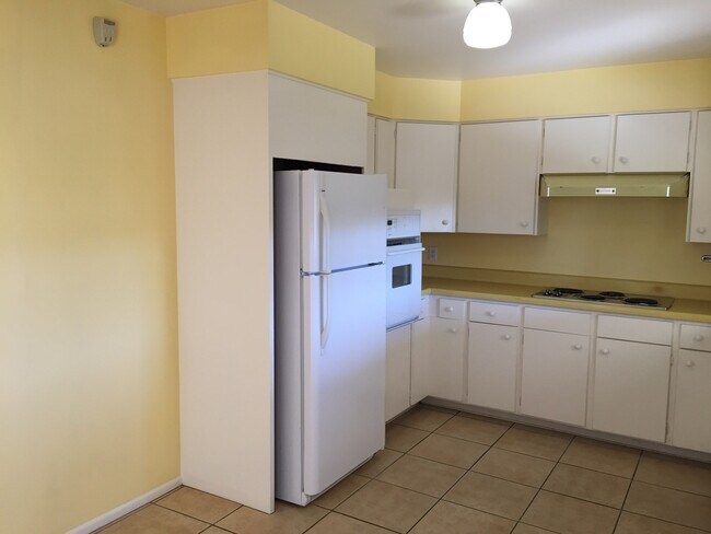 Building Photo - 2219 N 73rd Pl