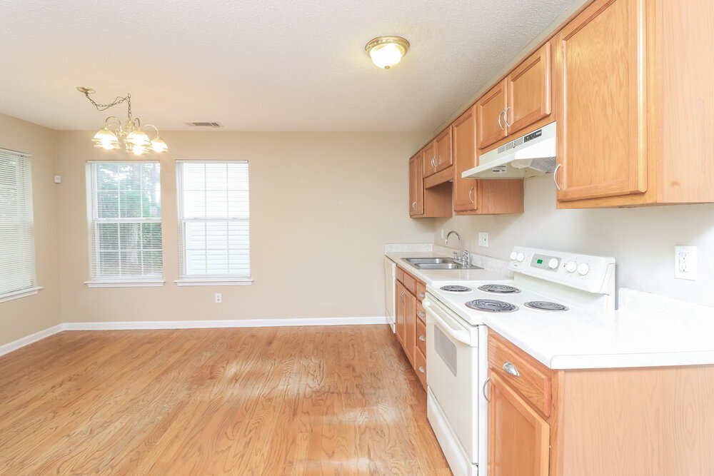 Building Photo - 3695 Longview Dr