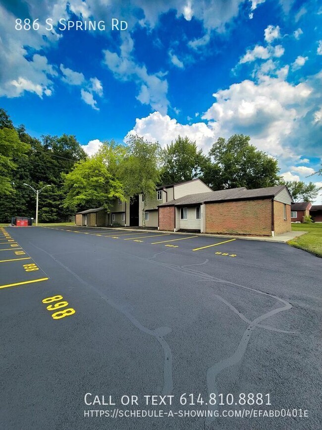 Building Photo - 886 S Spring Rd