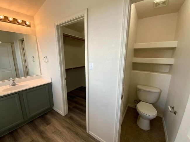 Building Photo - 4 Bedroom Single Story Home Available Near Unser Blvd NE & King Blvd NE in Rio Rancho!