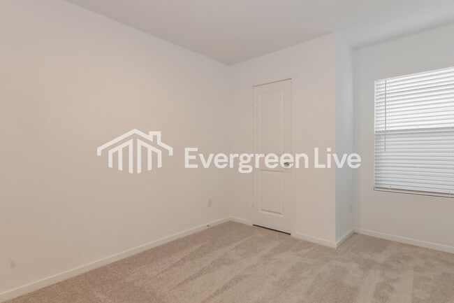 Building Photo - 1030 Raintree Rd