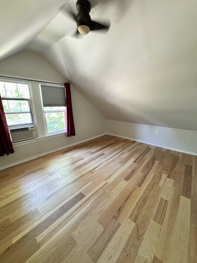 Building Photo - Beautiful 4+ Bed, 3 Bath Crafstman Home with Fenced Yard near St. Johns