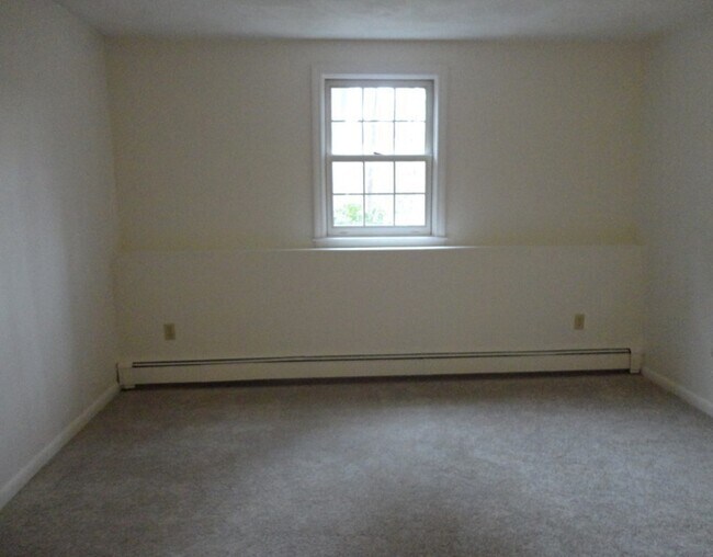 Building Photo - 209 Great Rd