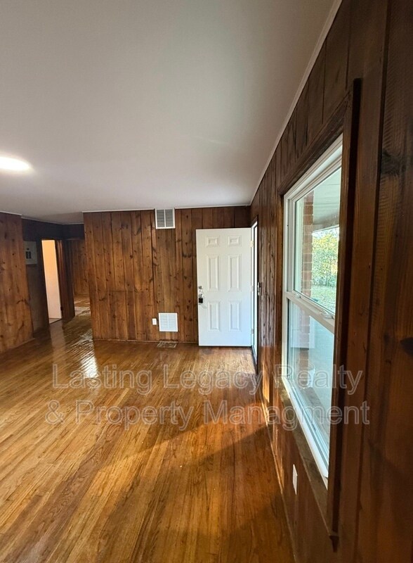 Building Photo - 904 Marsh St