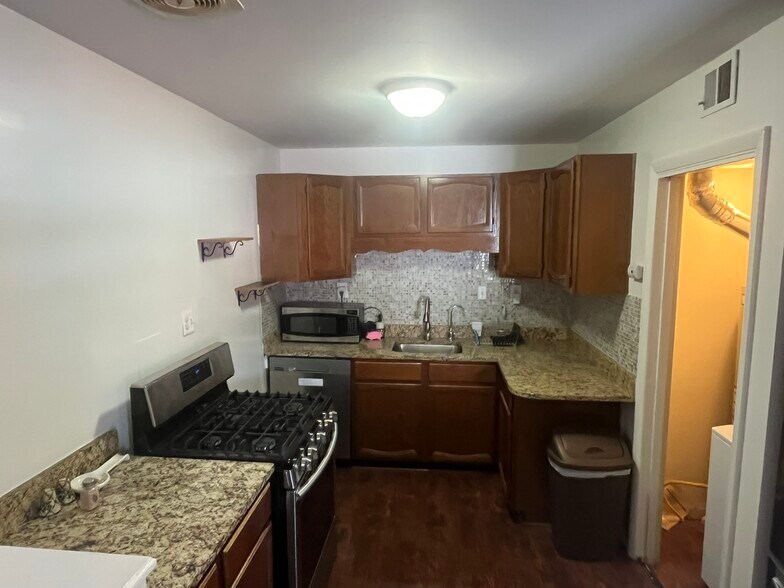 Building Photo - 1751 Anderson Road