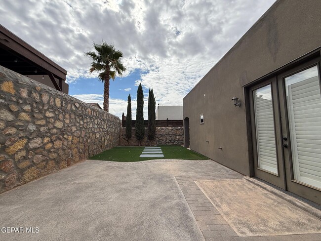 Building Photo - 13454 Everingham St