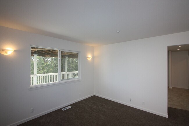 Building Photo - Outside Leasing - 10 Andorra Ct