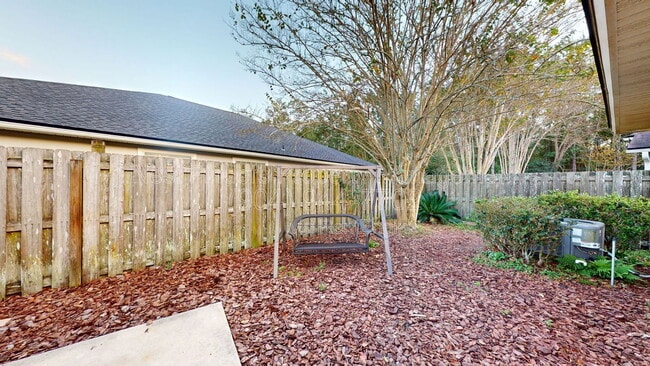 Building Photo - 2202 S Cranbrook Ave