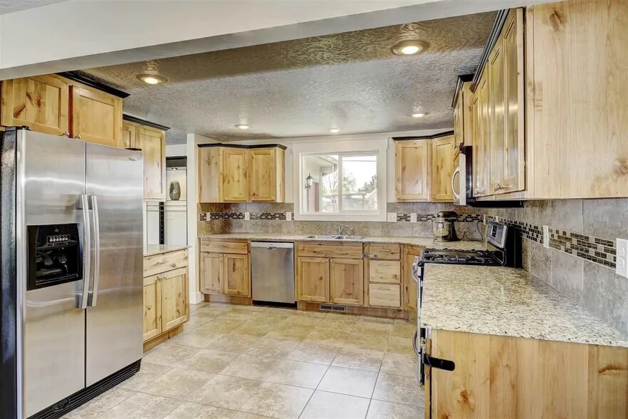 Building Photo - 7867 W Camas St