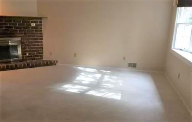 Building Photo - 1376 Red Tail Hawk Dr
