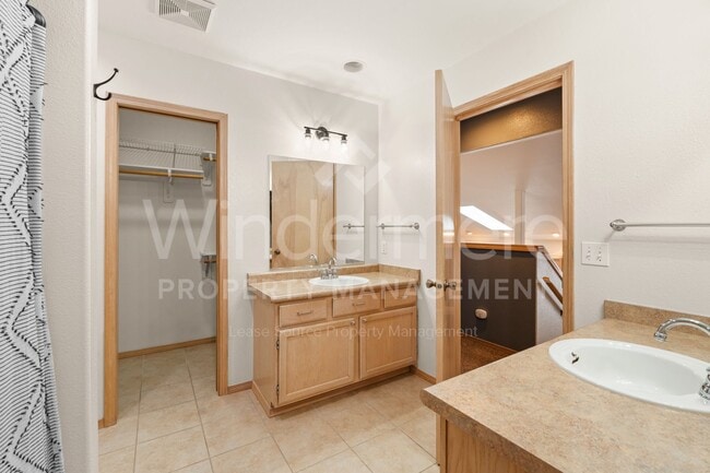 Building Photo - Beautiful 3-bedroom Home Next To Black Bay Park In Post Falls