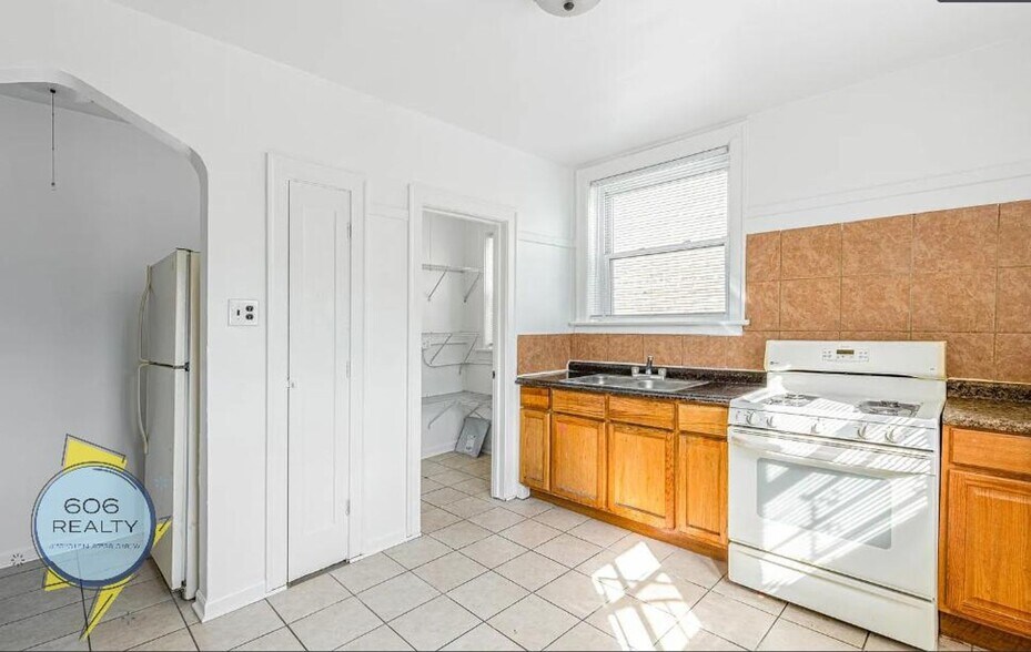 Building Photo - 1461 W Edgewater Ave