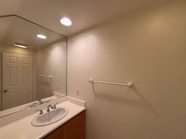 Building Photo - Great 4B/2.5BA House in Gate Community in ...