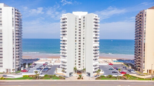 Building Photo - Fully Furnished 2-Bedroom, 2-Bath Beachfront Condo