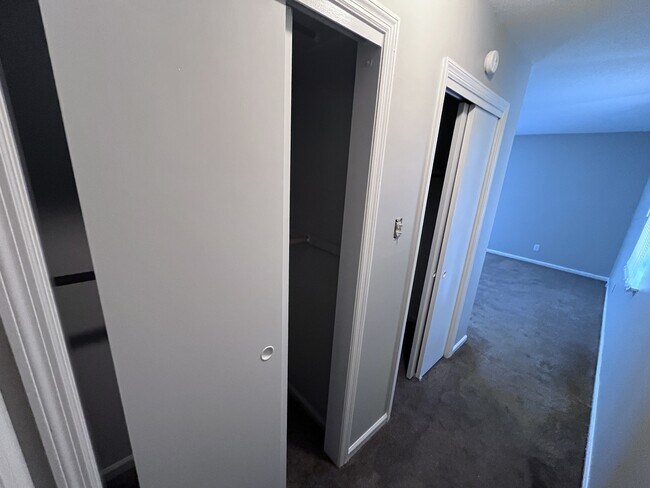 Building Photo - 215 Berkshire Cir