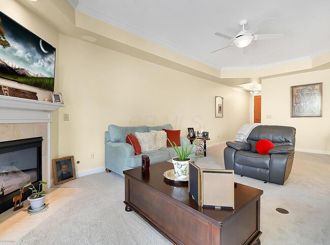 Building Photo - "Spacious 2-Bedroom Condo with Elegant Har...