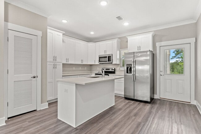 Building Photo - 302 Date Palm Lane