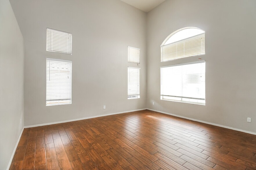 Building Photo - 11024 W Frier Dr