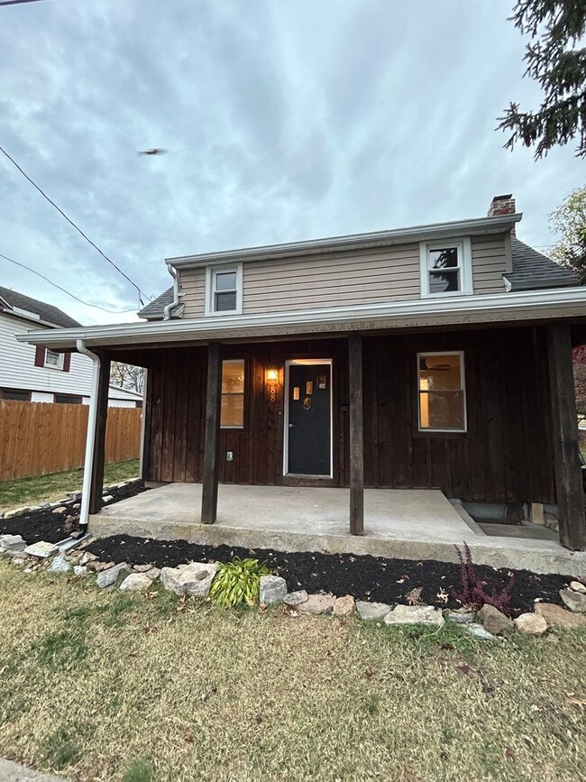 Building Photo - Renovated 2 Bedroom Home in Marietta!