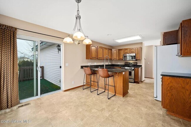 Building Photo - Large Home in Strawberry Fields