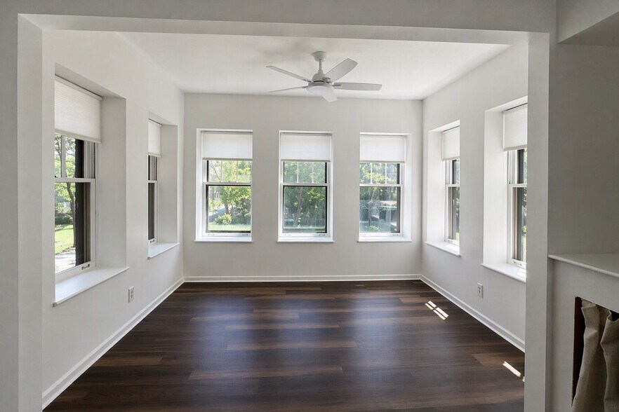 Building Photo - 5367 Pershing Ave