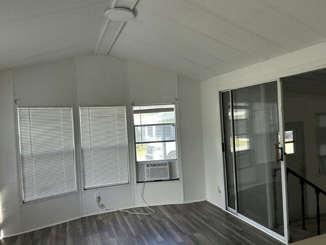 Building Photo - 6105 Land O' Lakes Blvd