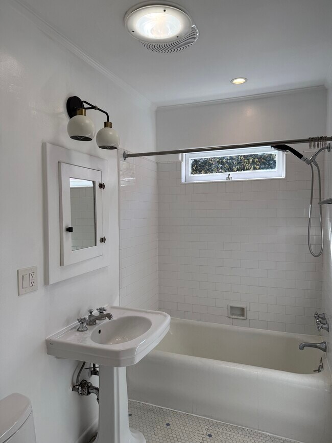 Building Photo - 8714 Rangely Ave