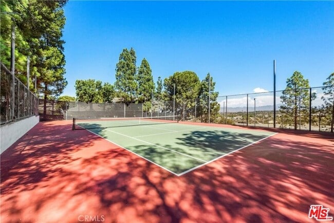 Building Photo - 31 St Tropez