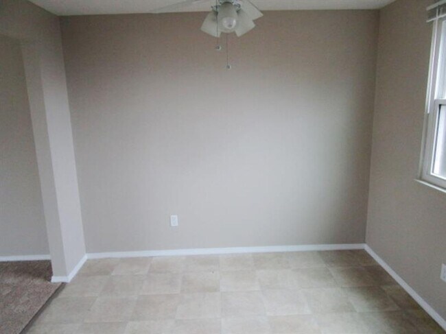 Building Photo - Spacious 3-Bedroom 1.5 bath Home with Fenced Yard & Garage – Ready for You!