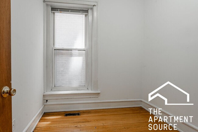 Building Photo - 241 W Scott St