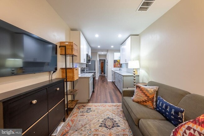 Primary Photo - 2205 Emerald St