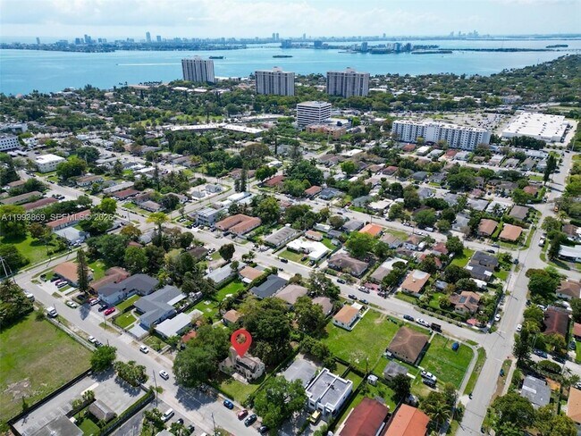 Building Photo - 1238 NE 112th St