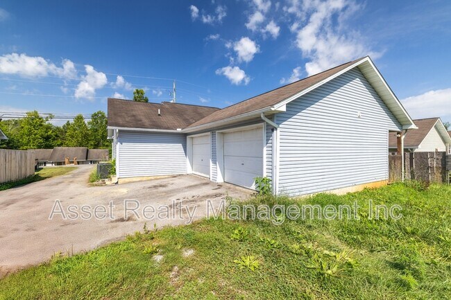 Building Photo - 152 Red Bud Ln